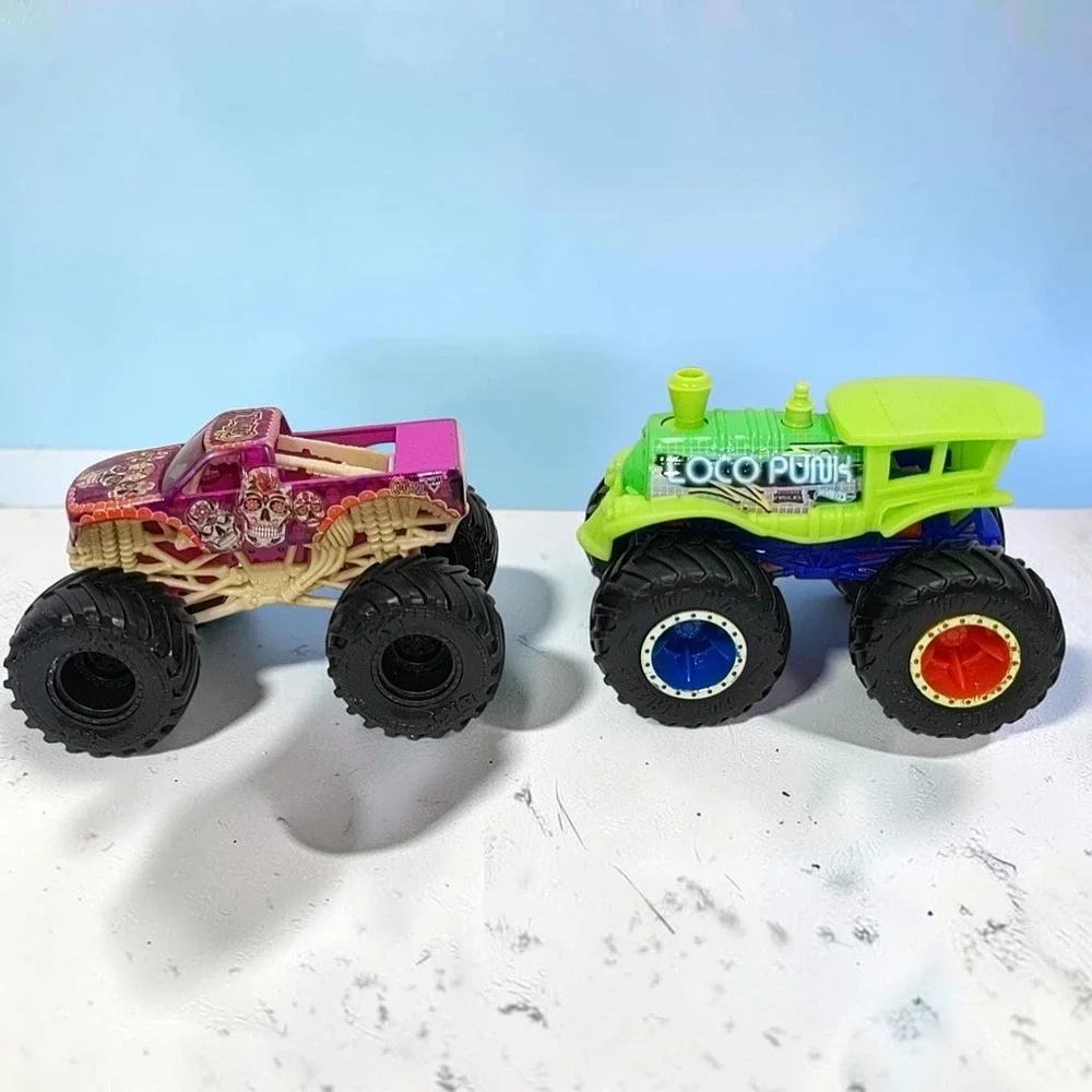 Hot Wheels Spin Master Monster Trucks Loco Punk Calavera 1:64 Lot Train Skull